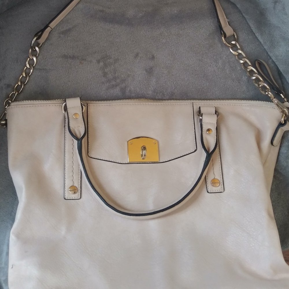 👜Cream Color Shoulder Bag with Gold Chain